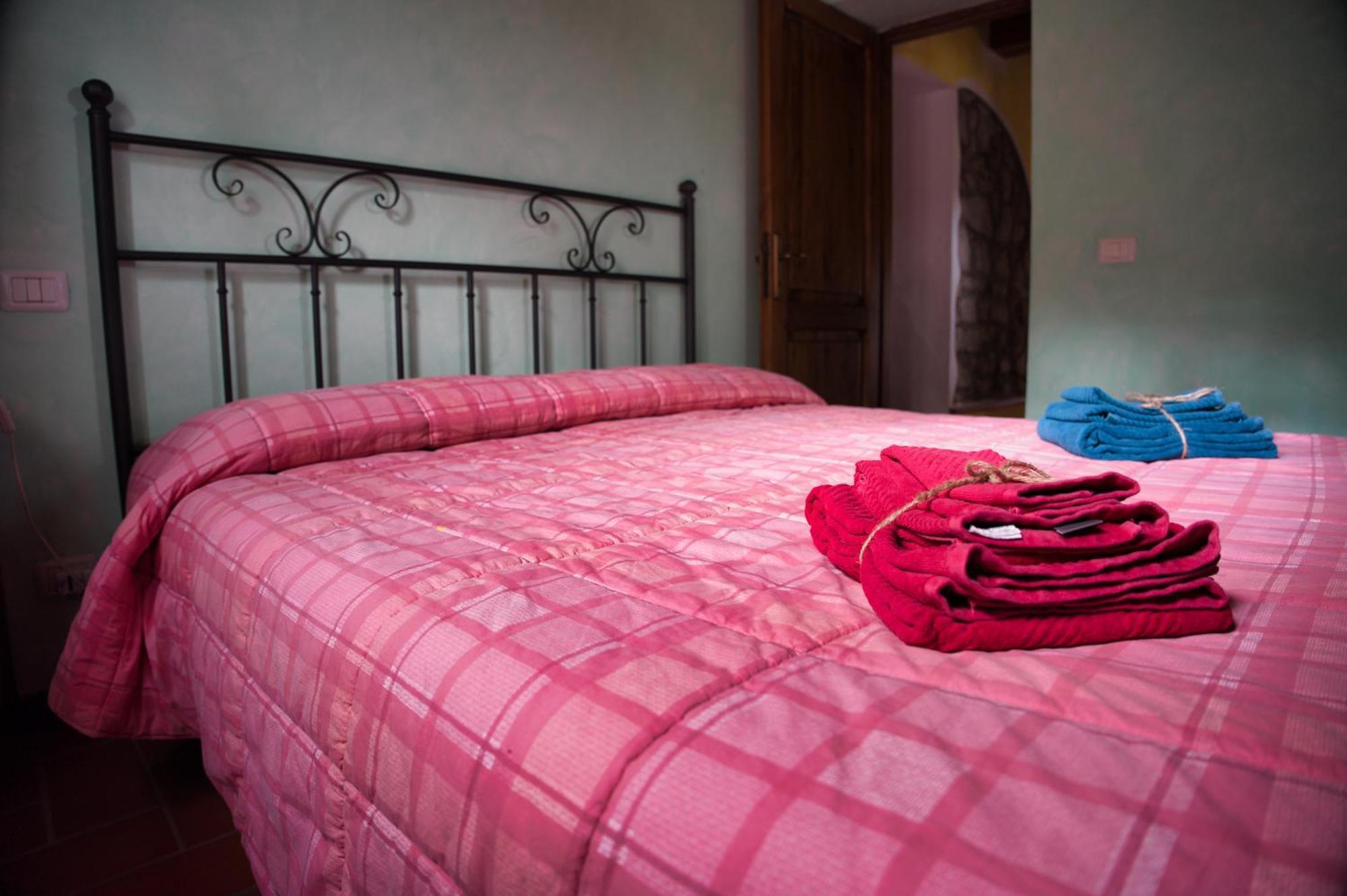Agriturismo Biagiotti อับบาเดียซานซัลวาตอเร ภายนอก รูปภาพ