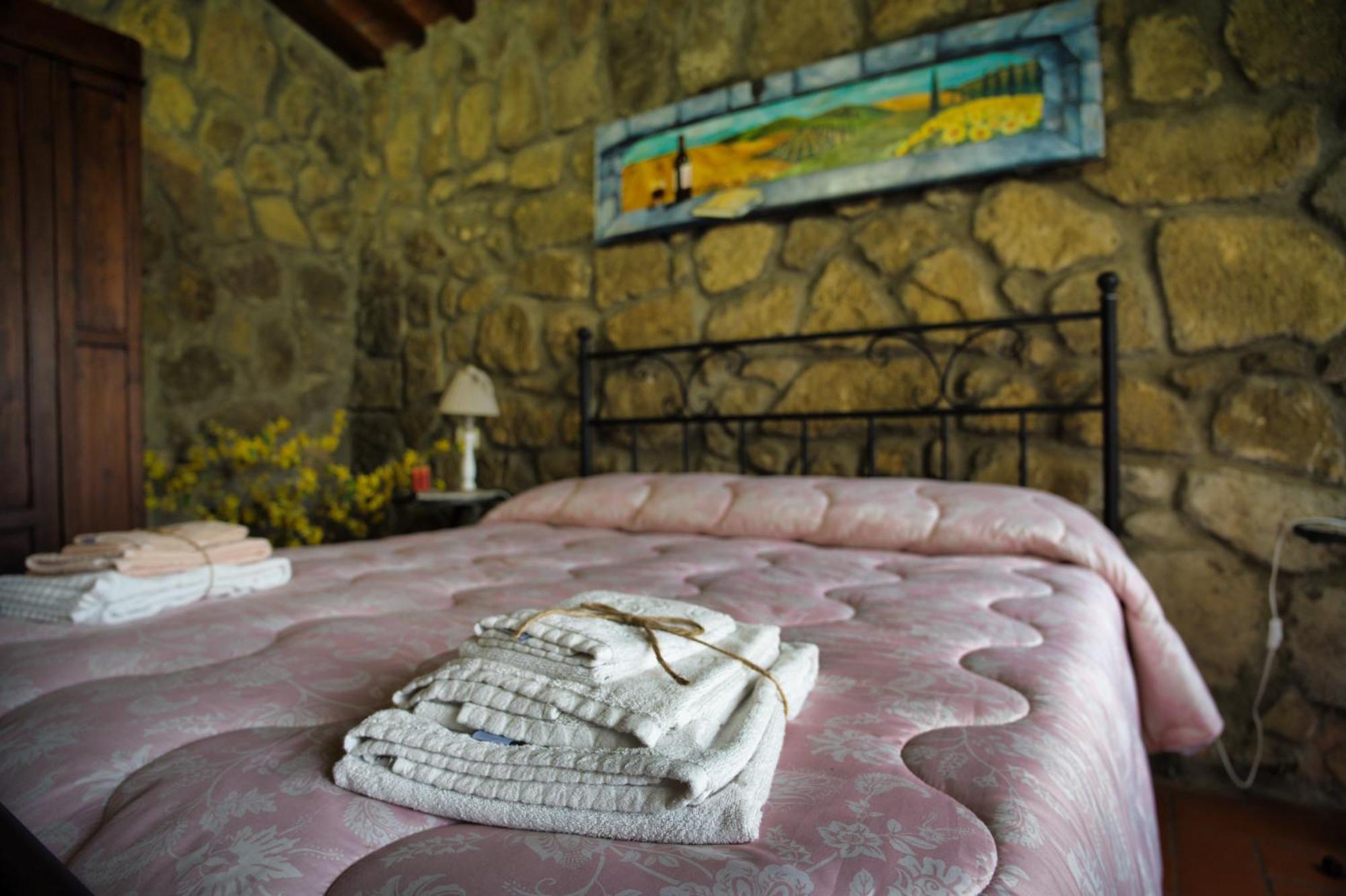 Agriturismo Biagiotti อับบาเดียซานซัลวาตอเร ภายนอก รูปภาพ